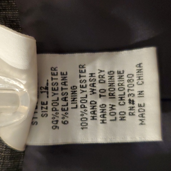 Suit jacket and skirt - Picture 3 of 10